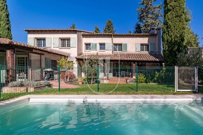 8 Bed House for sale