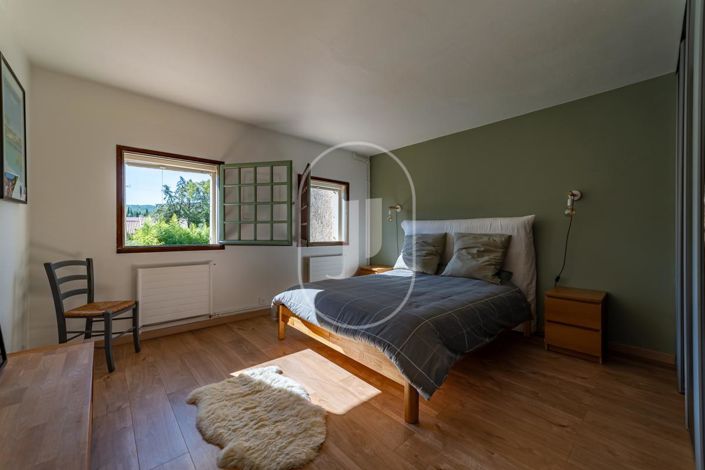 Image No.11-8 Bed House for sale