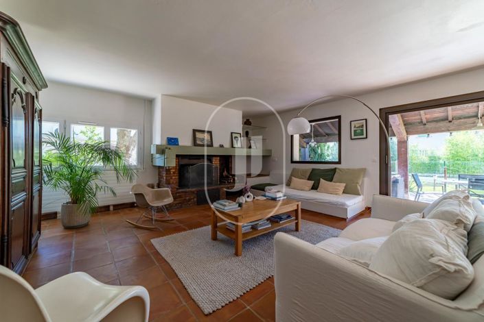 Image No.3-8 Bed House for sale