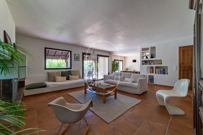 Image No.4-8 Bed House for sale