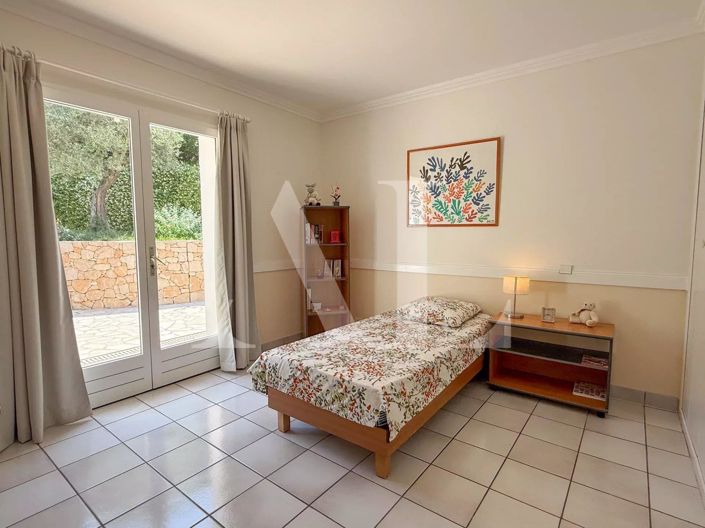 Image No.11-4 Bed House for sale