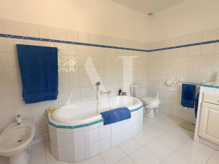 Image No.12-4 Bed House for sale