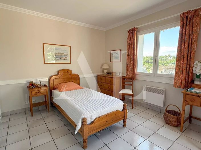 Image No.8-4 Bed House for sale