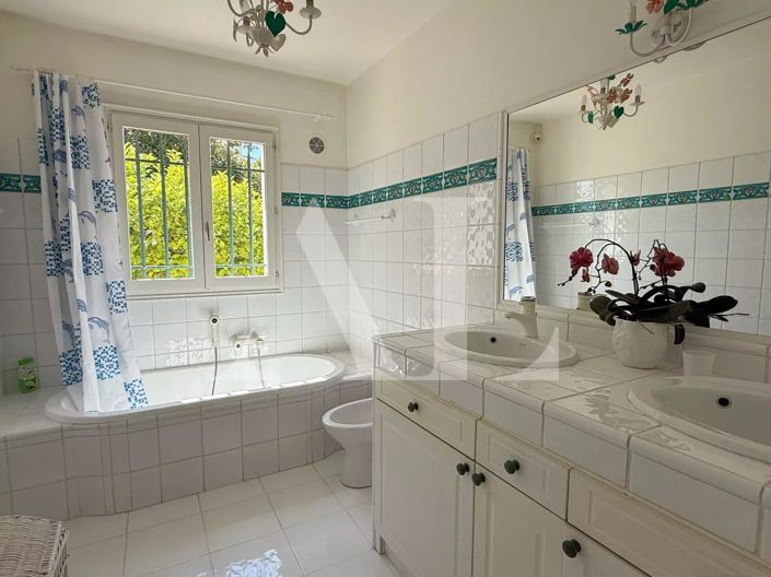 Image No.9-4 Bed House for sale