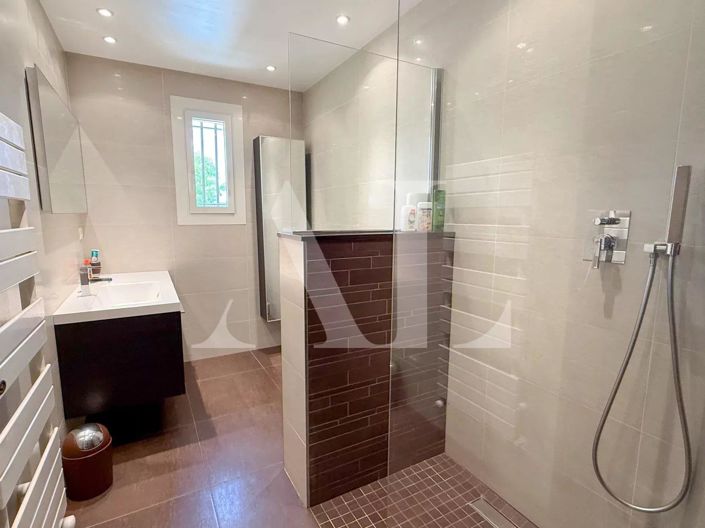 Image No.12-5 Bed House for sale