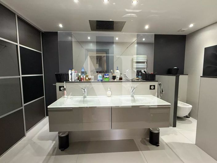 Image No.5-5 Bed House for sale