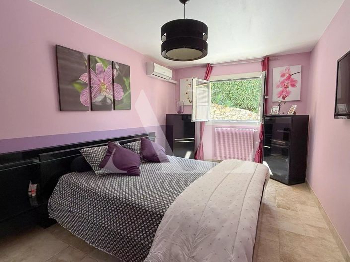 Image No.6-5 Bed House for sale