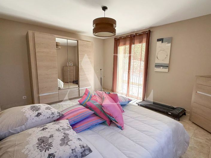 Image No.7-5 Bed House for sale