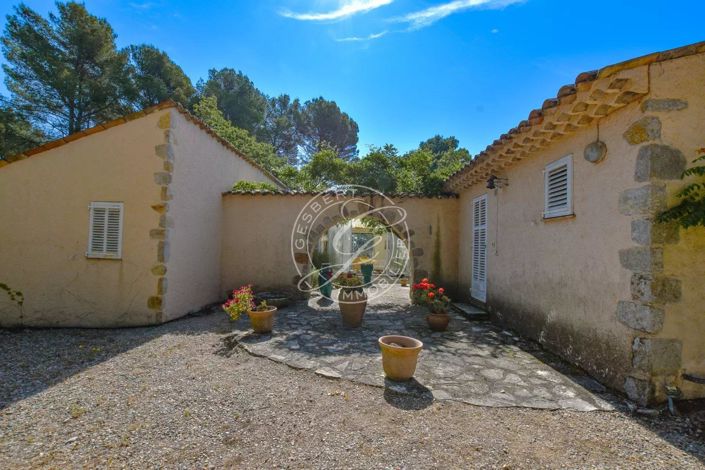 Image No.18-3 Bed House for sale