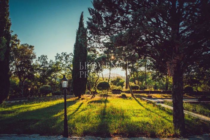 Image No.18-10 Bed House for sale