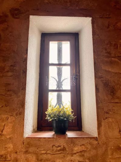 Image No.25-10 Bed House for sale