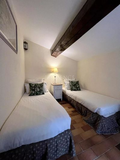 Image No.33-10 Bed House for sale