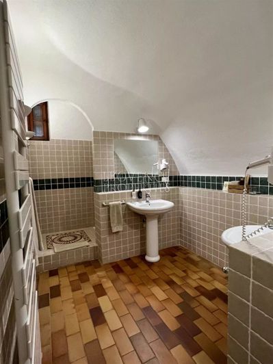 Image No.45-10 Bed House for sale