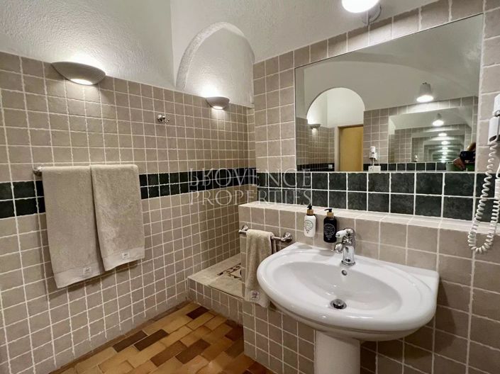 Image No.46-10 Bed House for sale