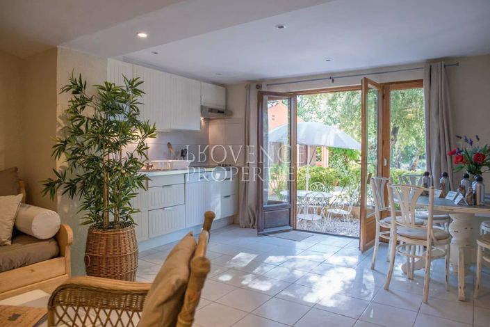 Image No.50-10 Bed House for sale