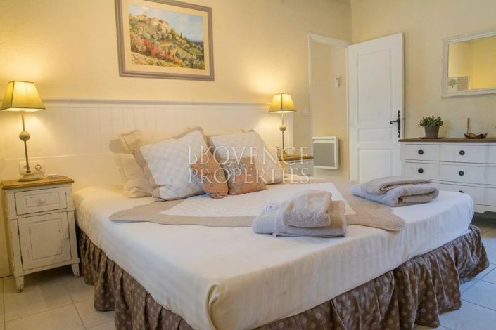 Image No.52-10 Bed House for sale