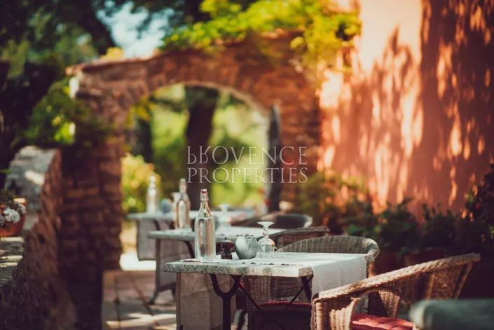 Image No.6-10 Bed House for sale