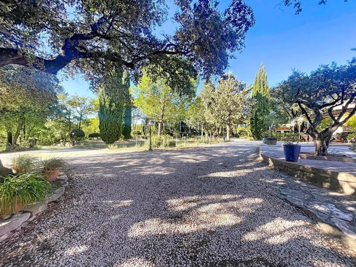 Image No.60-10 Bed House for sale