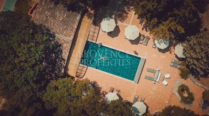 Image No.8-10 Bed House for sale