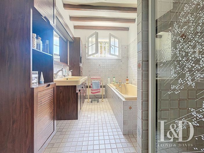 Image No.15-5 Bed House for sale