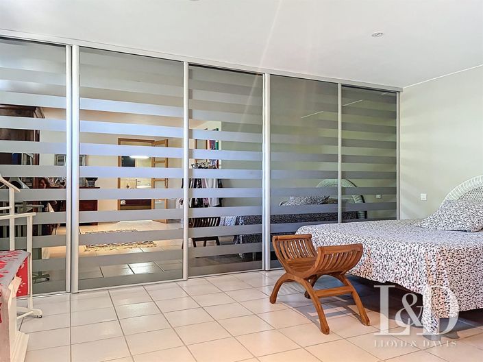 Image No.17-5 Bed House for sale