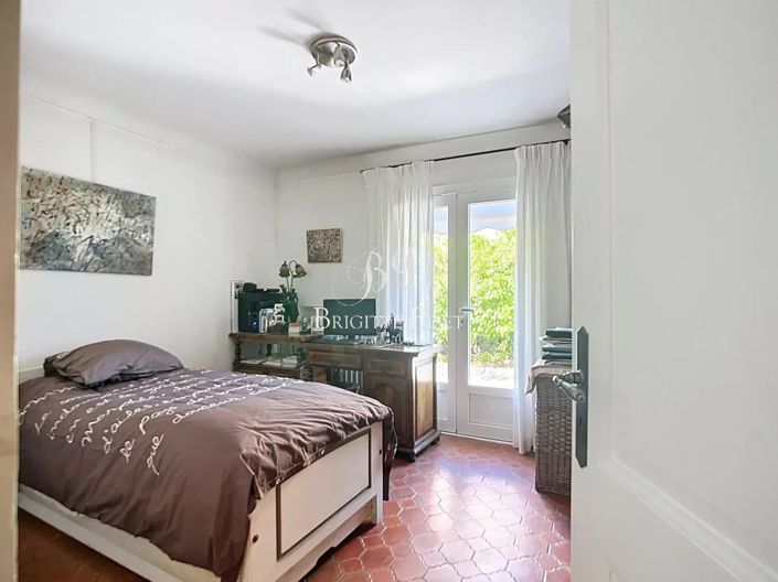 Image No.10-3 Bed House for sale