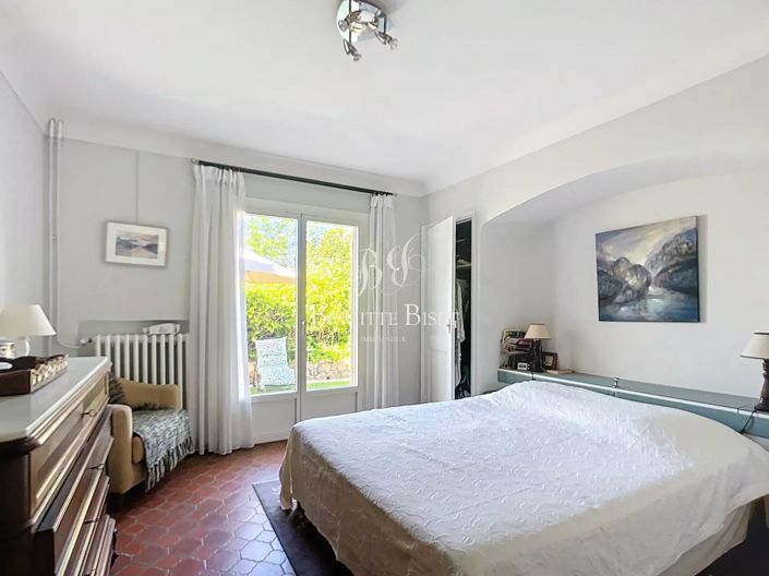 Image No.11-3 Bed House for sale