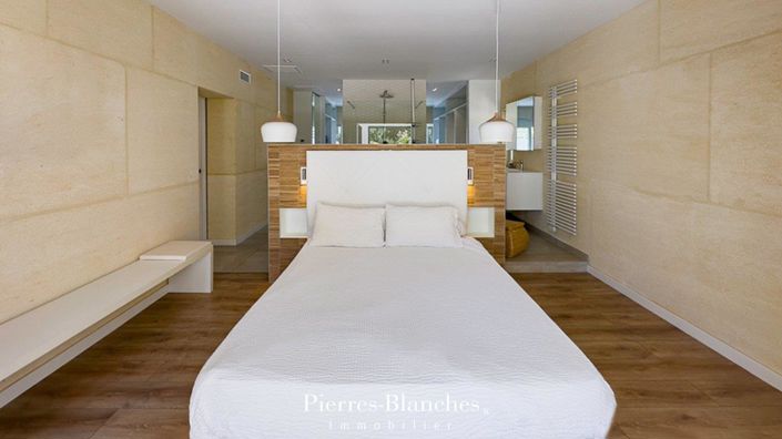 Image No.8-4 Bed House for sale