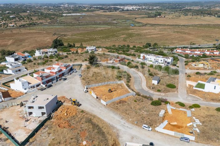 Image No.21-4 Bed House for sale