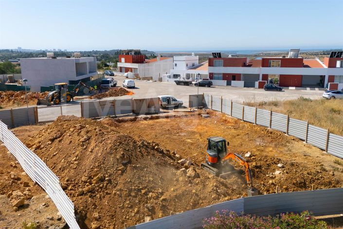 Image No.3-4 Bed House for sale