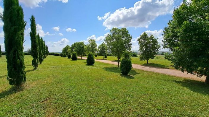 Image No.26-5 Bed Property for sale