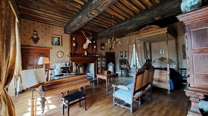 Image No.8-5 Bed Property for sale