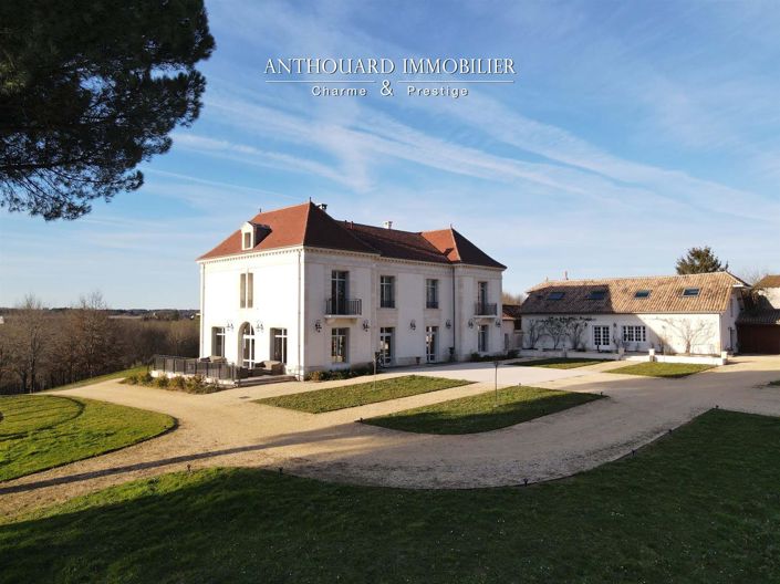 Bergerac, Property
