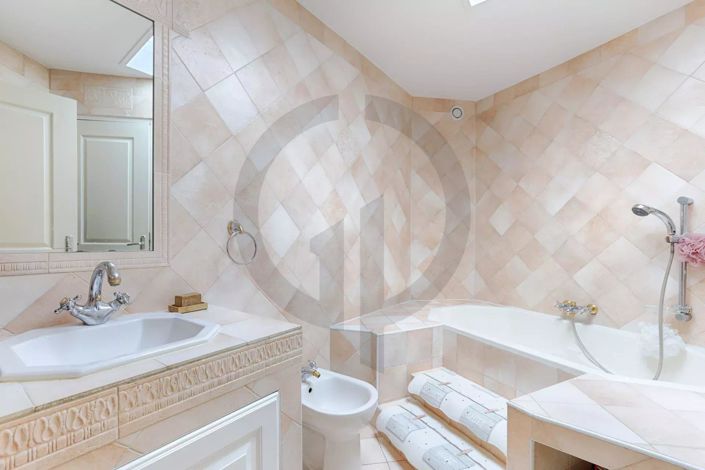 Image No.14-3 Bed House for sale