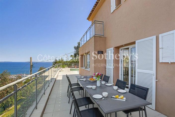 Image No.2-4 Bed Property for sale