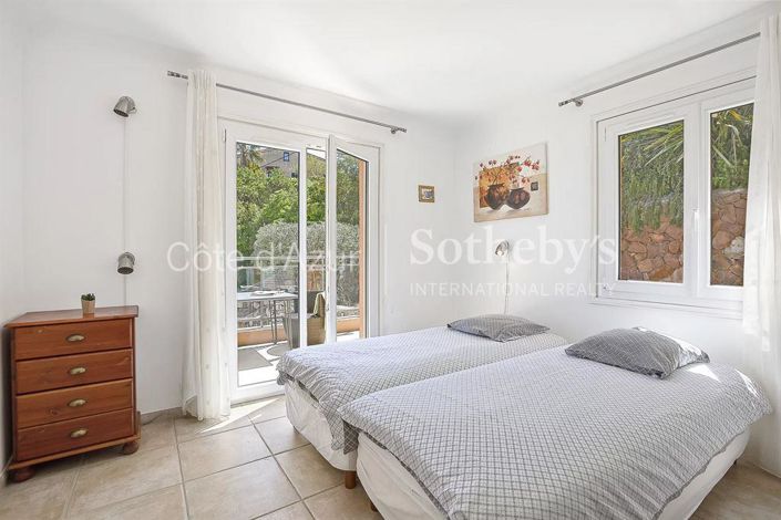 Image No.4-4 Bed Property for sale