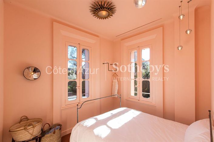 Image No.12-5 Bed House for sale