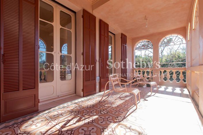 Image No.7-5 Bed House for sale