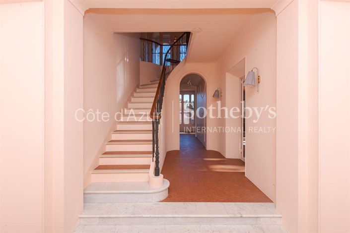 Image No.8-5 Bed House for sale