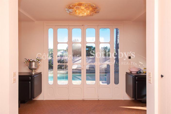 Image No.9-5 Bed House for sale