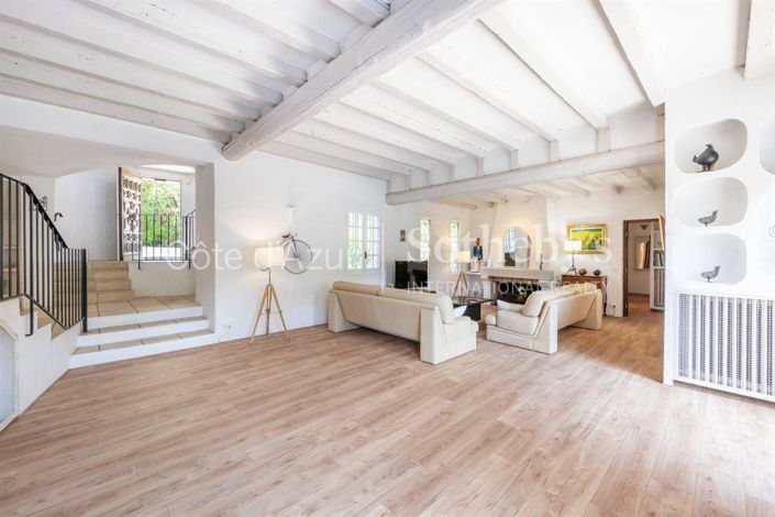 Image No.11-5 Bed Property for sale