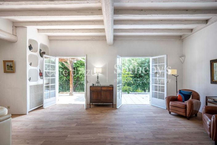 Image No.12-5 Bed Property for sale