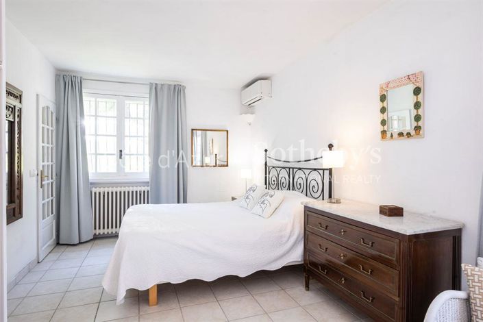 Image No.17-5 Bed Property for sale