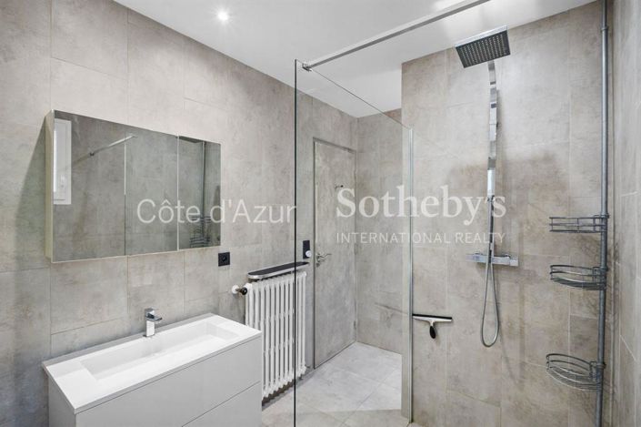 Image No.10-5 Bed Property for sale