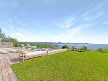 1 - Les Issambres, Property