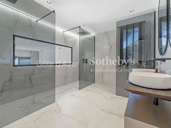 Image No.11-4 Bed Property for sale