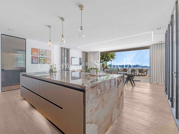 Image No.7-4 Bed Property for sale