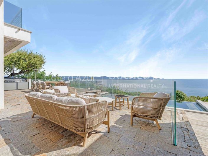 Image No.9-4 Bed Property for sale