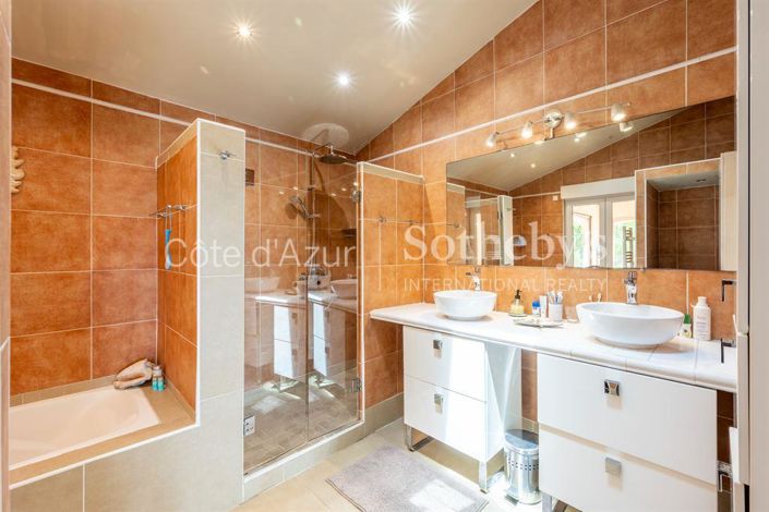 Image No.16-Propriété de 7 chambres à vendre à Vallauris