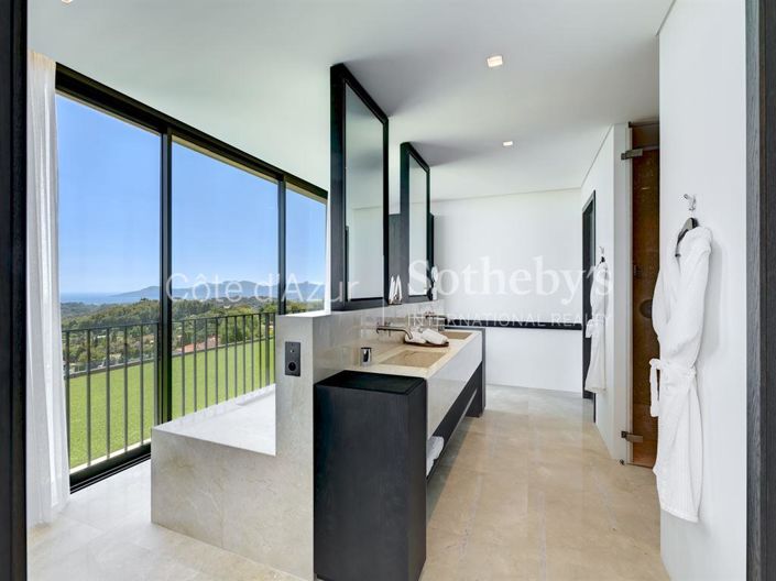 Image No.11-Propriété de 7 chambres à vendre à Mougins